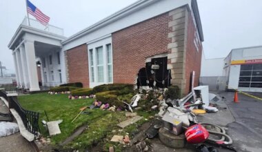 News 12 | Brooklyn | Partial vacate order posted after van slams into Flatlands funeral home, injuring 3