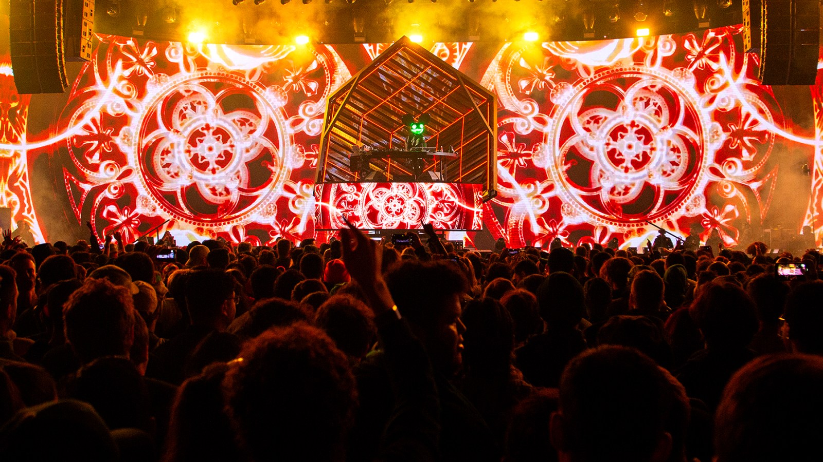 Clout-Chasing EDM DJs Faking Co-Signs Via Crowd Videos Spark Backlash