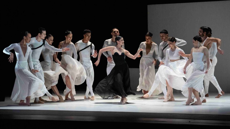 Ballet Hispanico New York Returns to the Egg