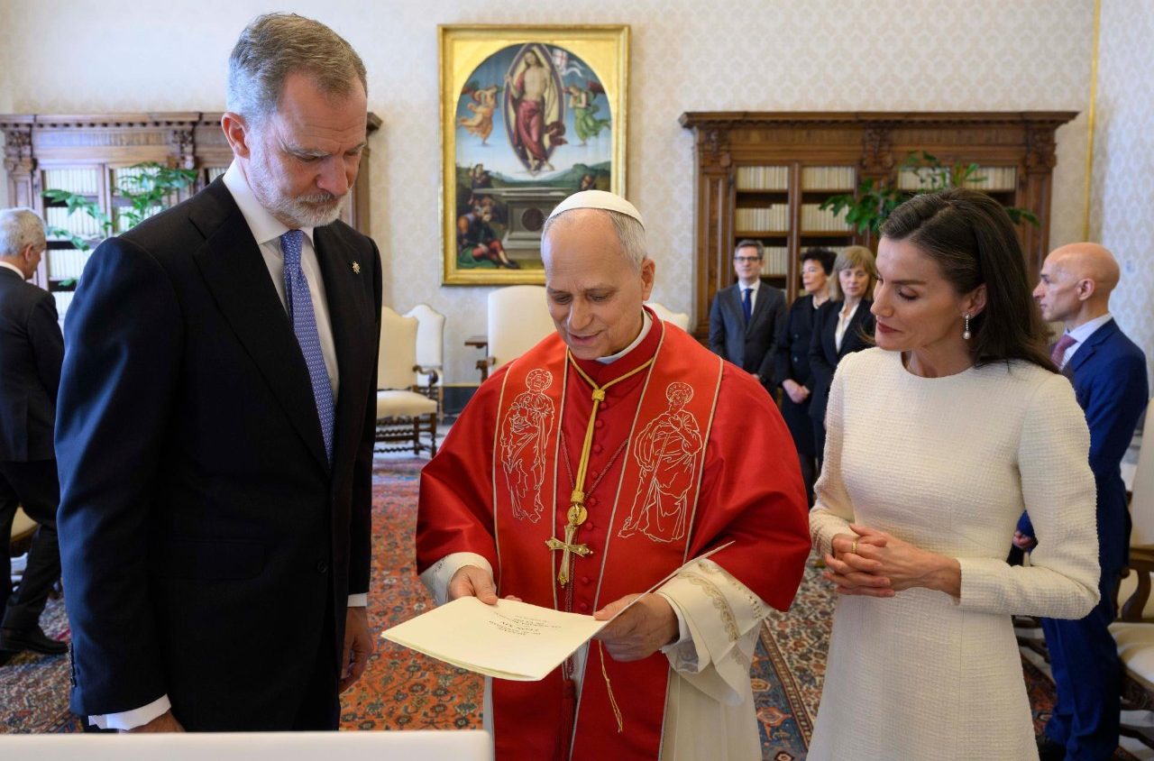 Pope Leo welcomes King and Queen of Spain to Rome