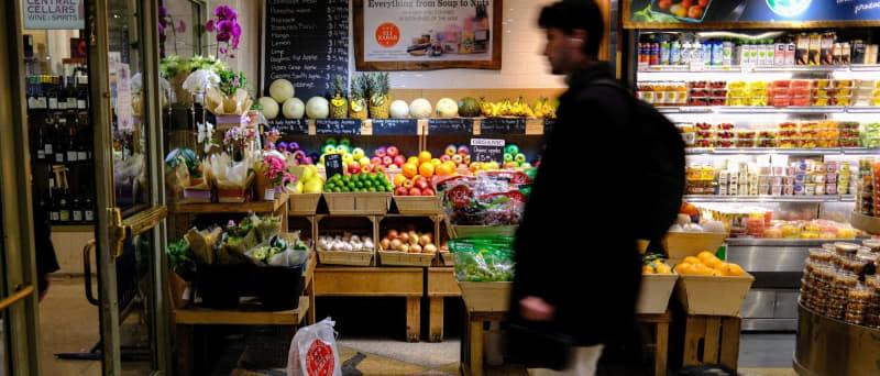 US-ECONOMY-GROCERY-FRUIT ©(Photo by CHARLY TRIBALLEAU / AFP via Getty Images)