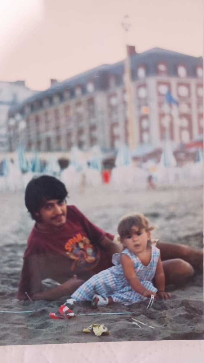 immigrant reporter with her father