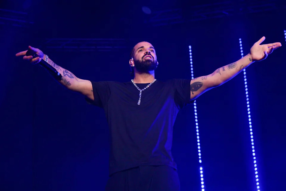 Drake performs onstage during "Lil Baby & Friends Birthday Celebration Concert" at State Farm Arena.<p><a href="https://www.gettyimages.com/detail/news-photo/rapper-drake-performs-onstage-during-lil-baby-friends-news-photo/1448235039" rel="nofollow noopener" target="_blank" data-ylk="slk:Prince Williams&sol;Wireimage;elm:context_link;itc:0;sec:content-canvas" data-yga="{"yLinkElement":"context_link","yModuleName":"content-canvas","yLinkText":"Prince Williams&sol"}" class="link ">Prince Williams&sol;Wireimage</a></p>