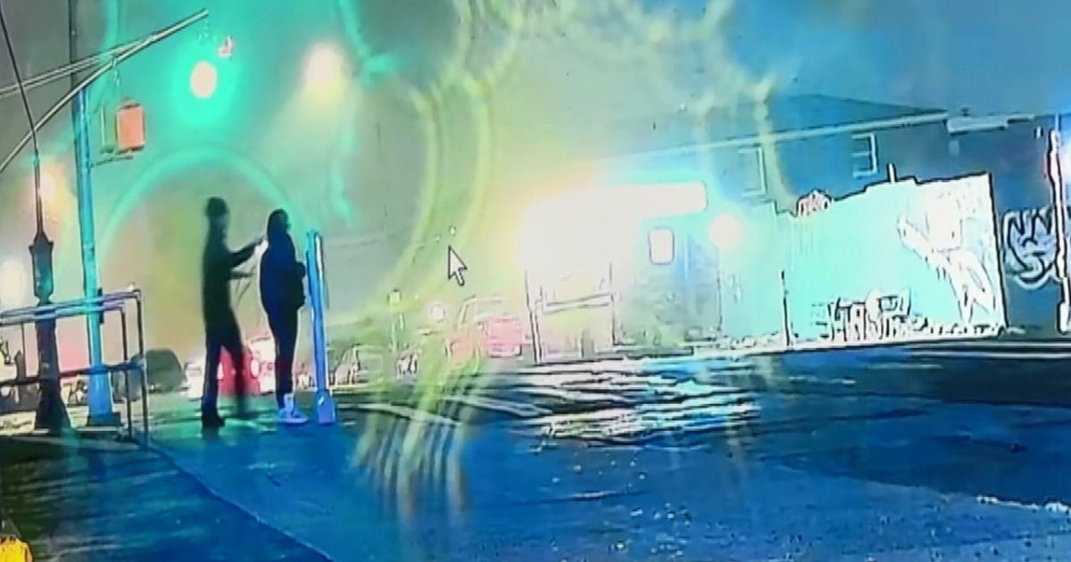 Mother randomly stabbed while walking to bus stop in Queens, police say