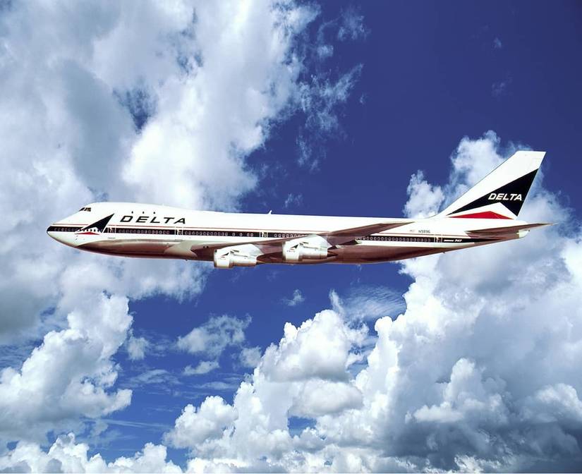 Delta Air Lines 747-100 in flight
