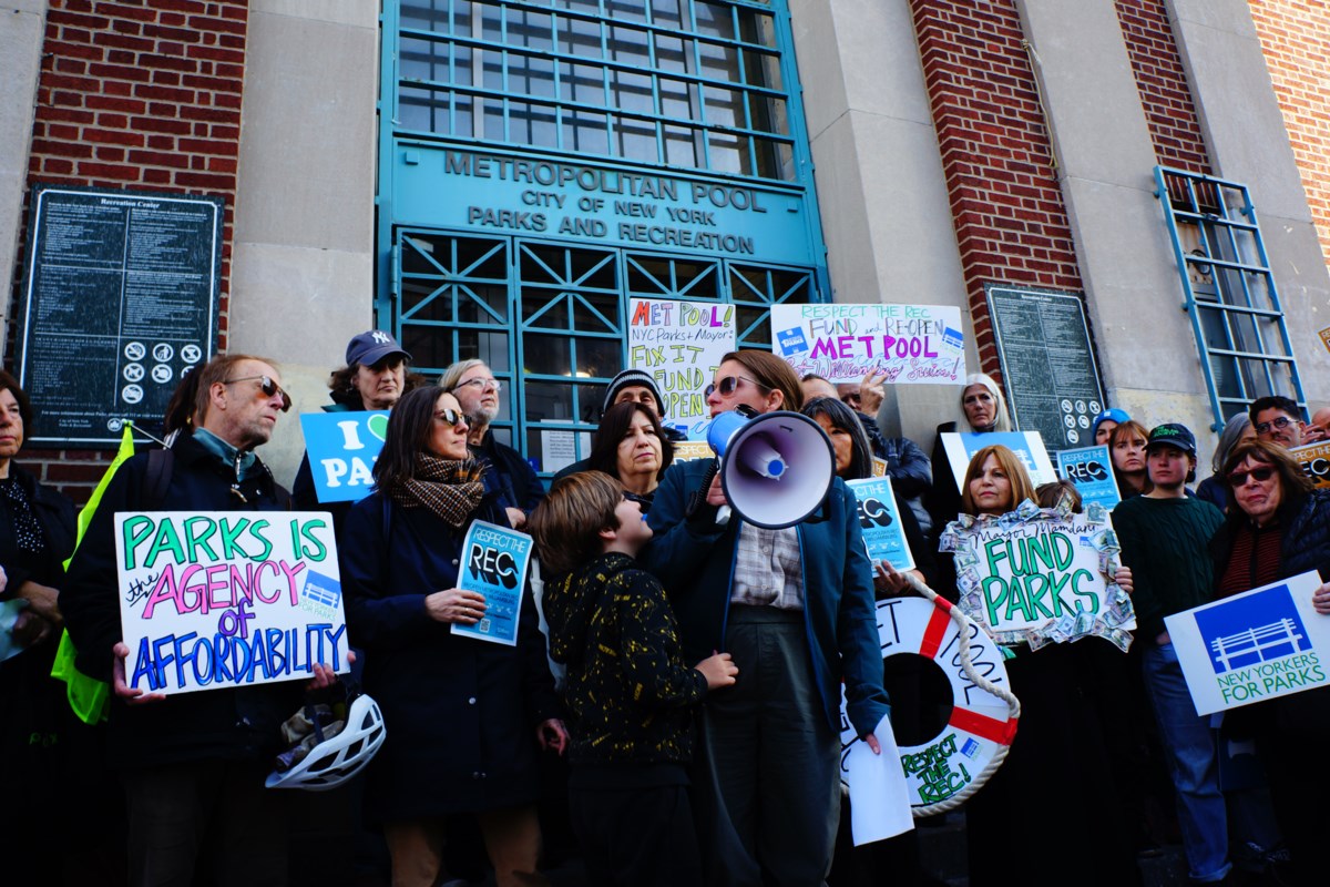 Brooklyn Residents Fed Up With Williamsburg Pool Closure