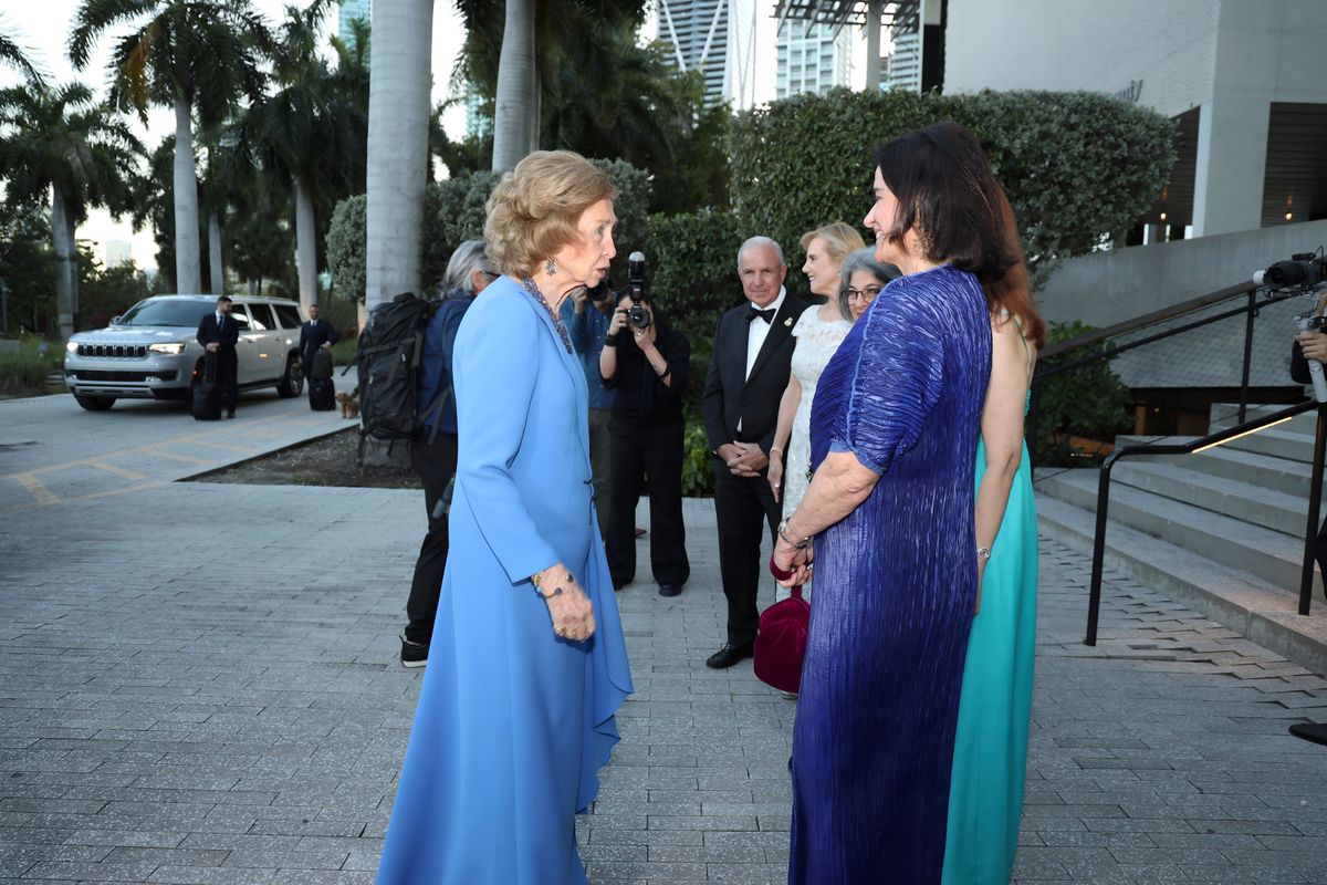 Queen Sofia greets Pilar Lladó Arburua, Chair of the Board of Directors of the Queen Sofia Spanish Institute
