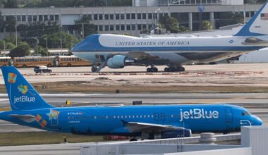 FAA briefly grounds all JetBlue flights after request from airline