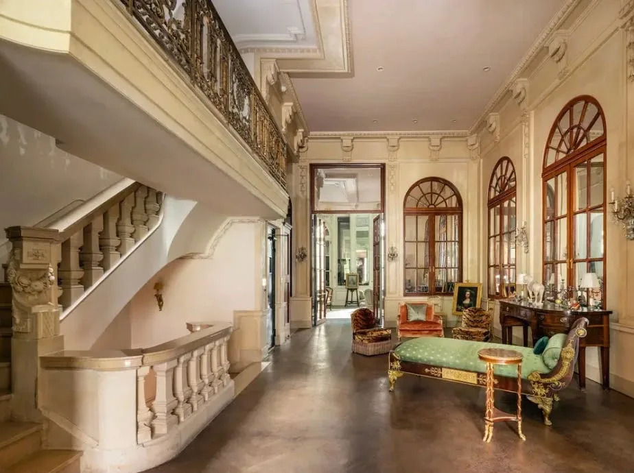 The Cassini mansion's second floor gallery connects the library and the drawing room.