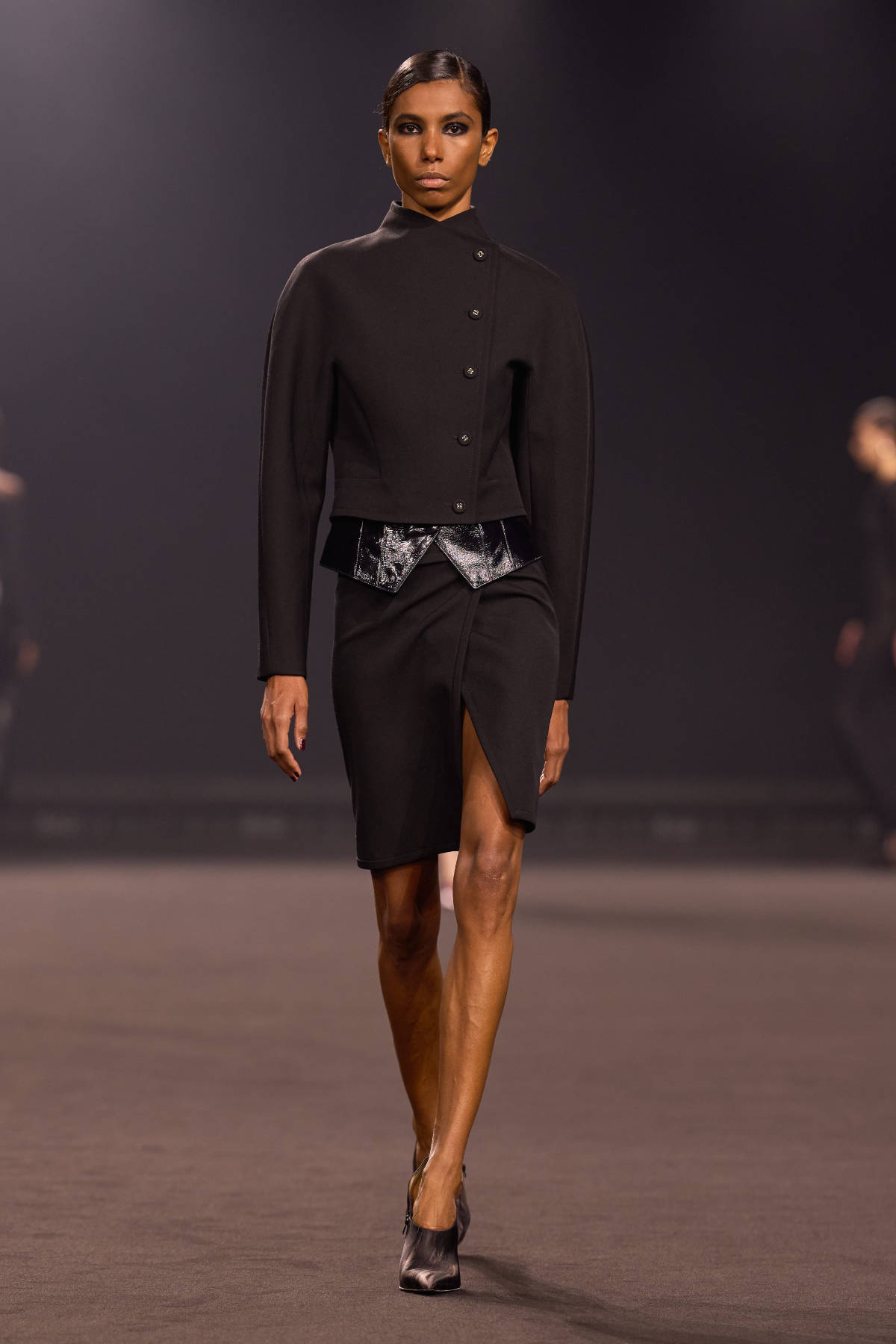 Elie Saab FW26-27 Midnight in Manhattan sculptural tailoring and cinematic gowns runway