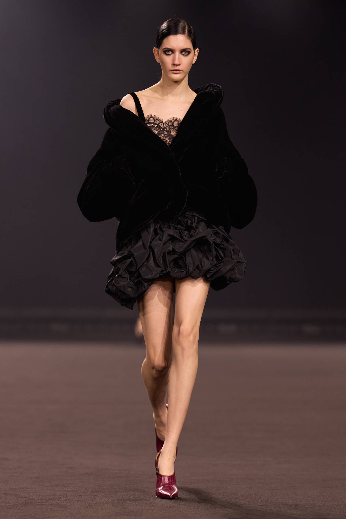 Elie Saab FW26-27 Midnight in Manhattan sculptural tailoring and cinematic gowns runway