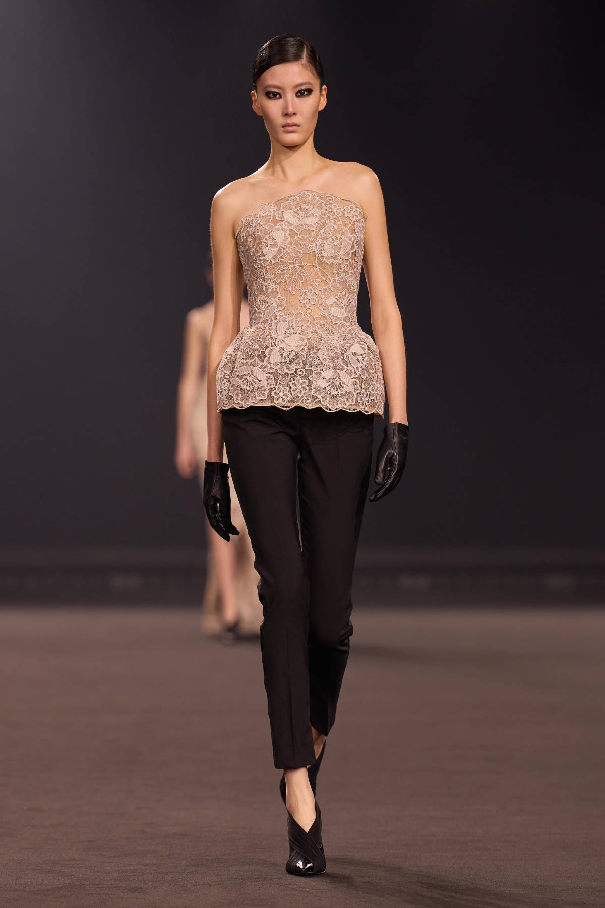 Elie Saab FW26-27 Midnight in Manhattan sculptural tailoring and cinematic gowns runway