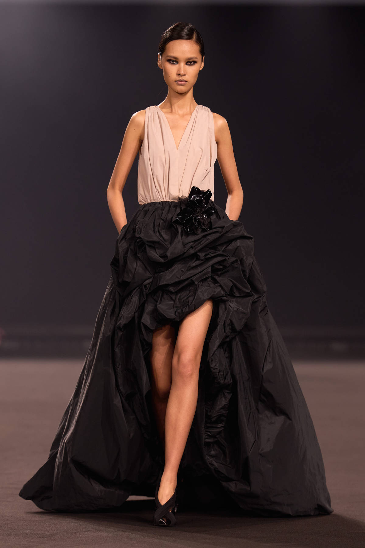 Elie Saab FW26-27 Midnight in Manhattan sculptural tailoring and cinematic gowns runway