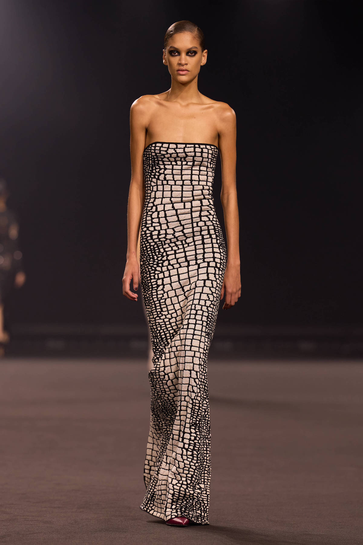 Elie Saab FW26-27 Midnight in Manhattan sculptural tailoring and cinematic gowns runway