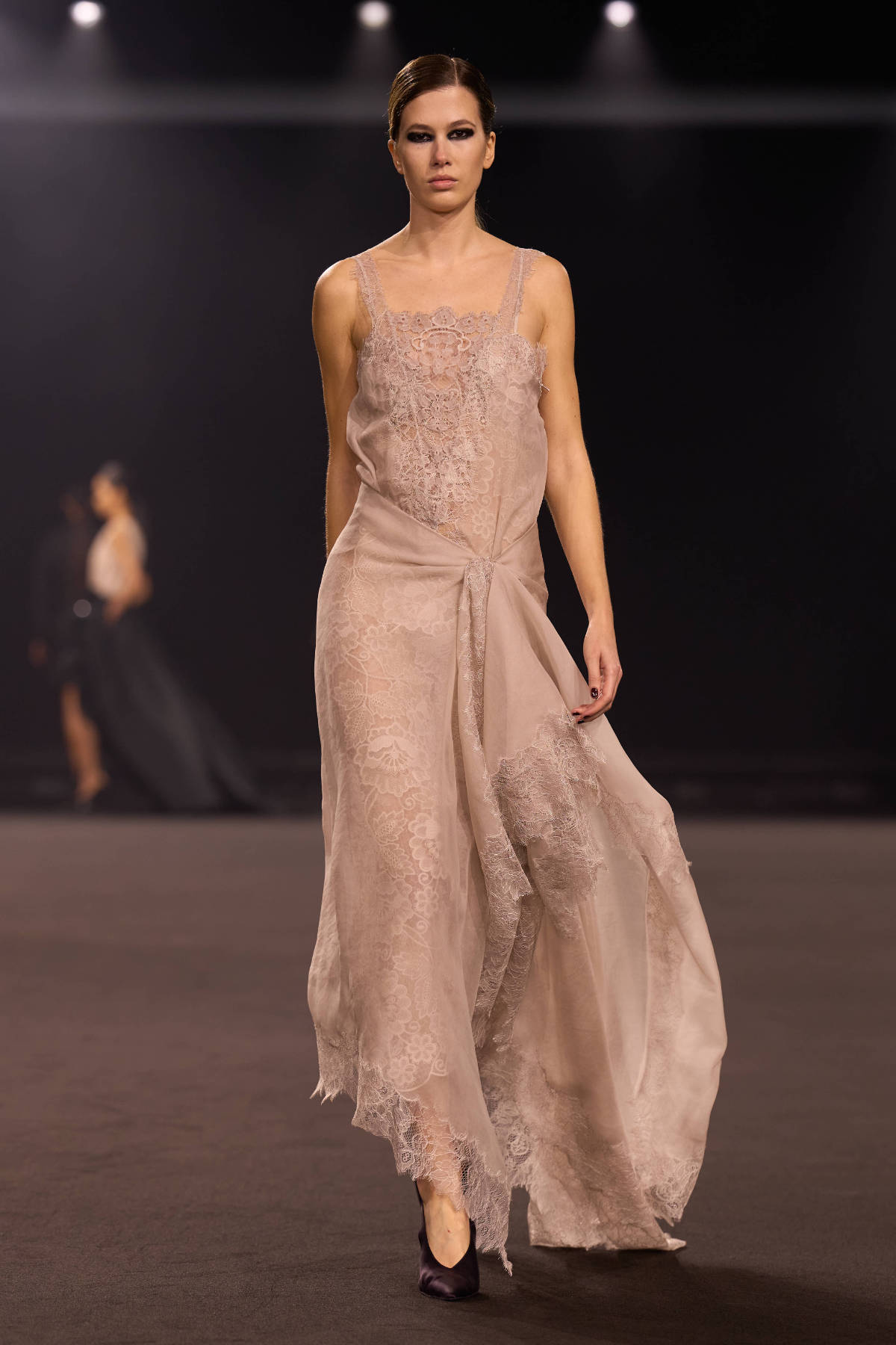 Elie Saab FW26-27 Midnight in Manhattan sculptural tailoring and cinematic gowns runway