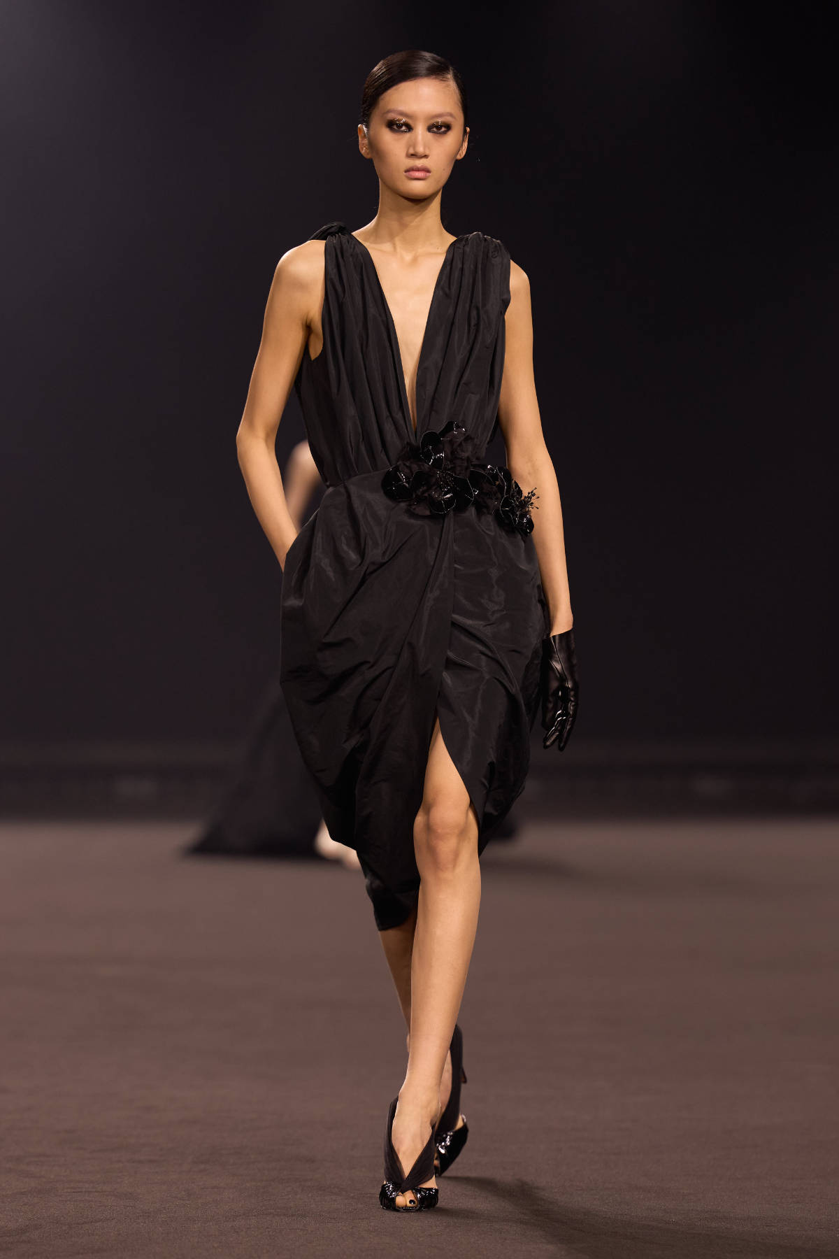 Elie Saab FW26-27 Midnight in Manhattan sculptural tailoring and cinematic gowns runway