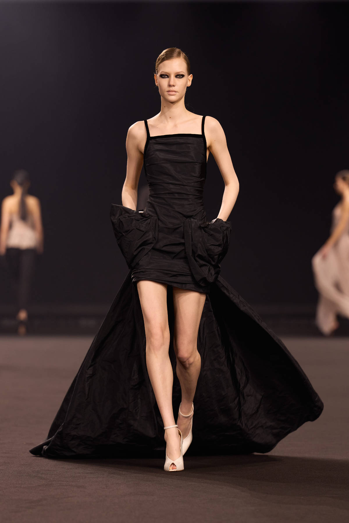 Elie Saab FW26-27 Midnight in Manhattan sculptural tailoring and cinematic gowns runway