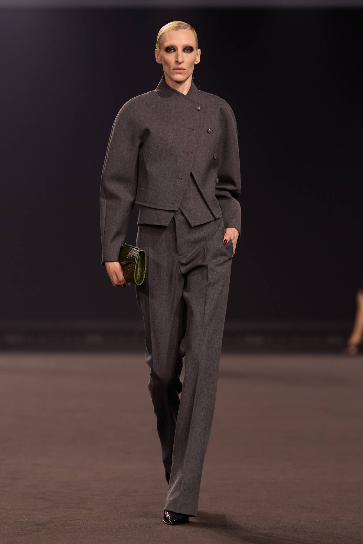 Elie Saab FW26-27 Midnight in Manhattan sculptural tailoring and cinematic gowns runway