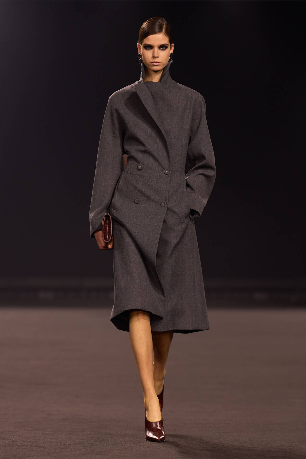 Elie Saab FW26-27 Midnight in Manhattan sculptural tailoring and cinematic gowns runway