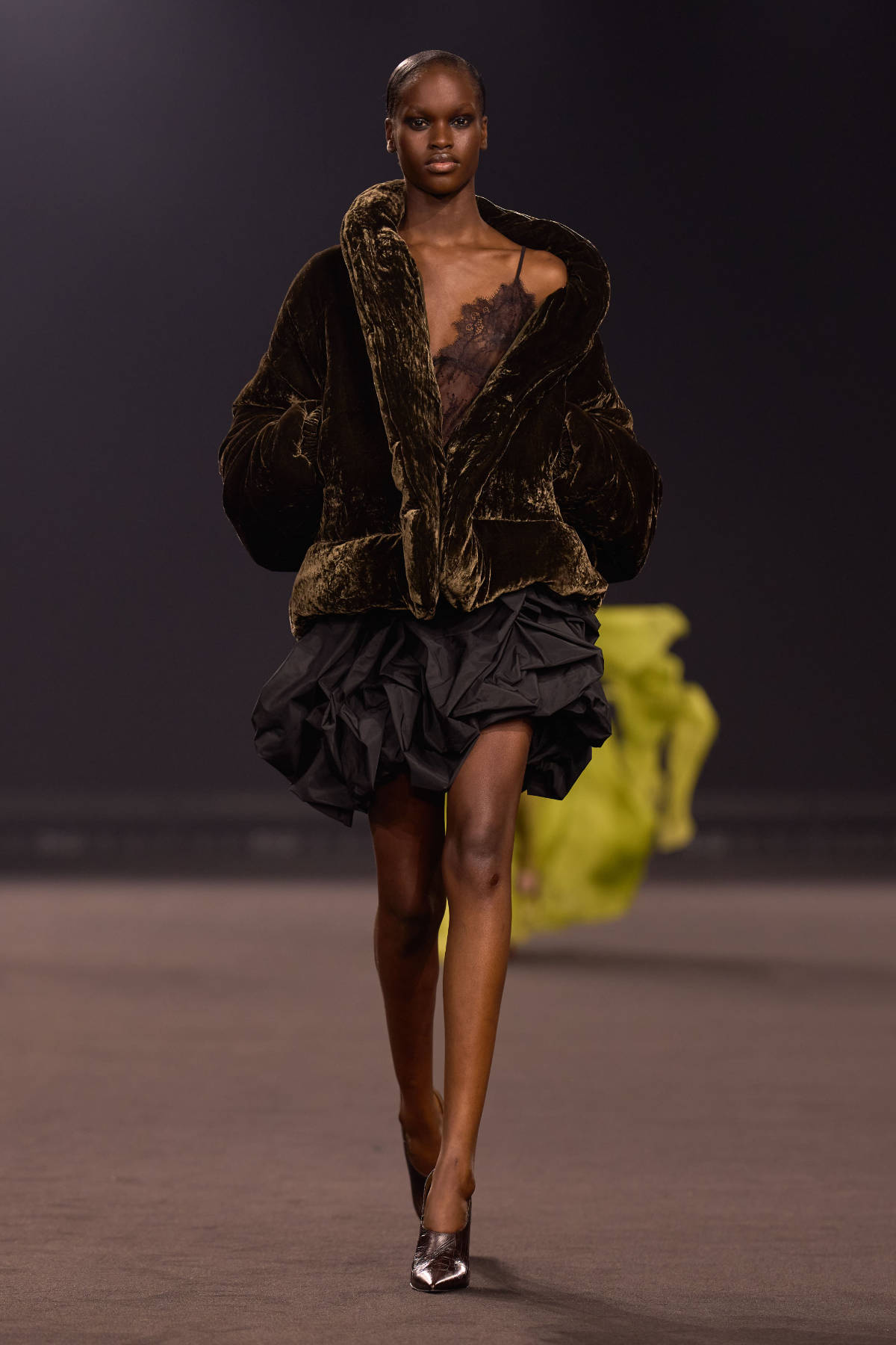 Elie Saab FW26-27 Midnight in Manhattan sculptural tailoring and cinematic gowns runway