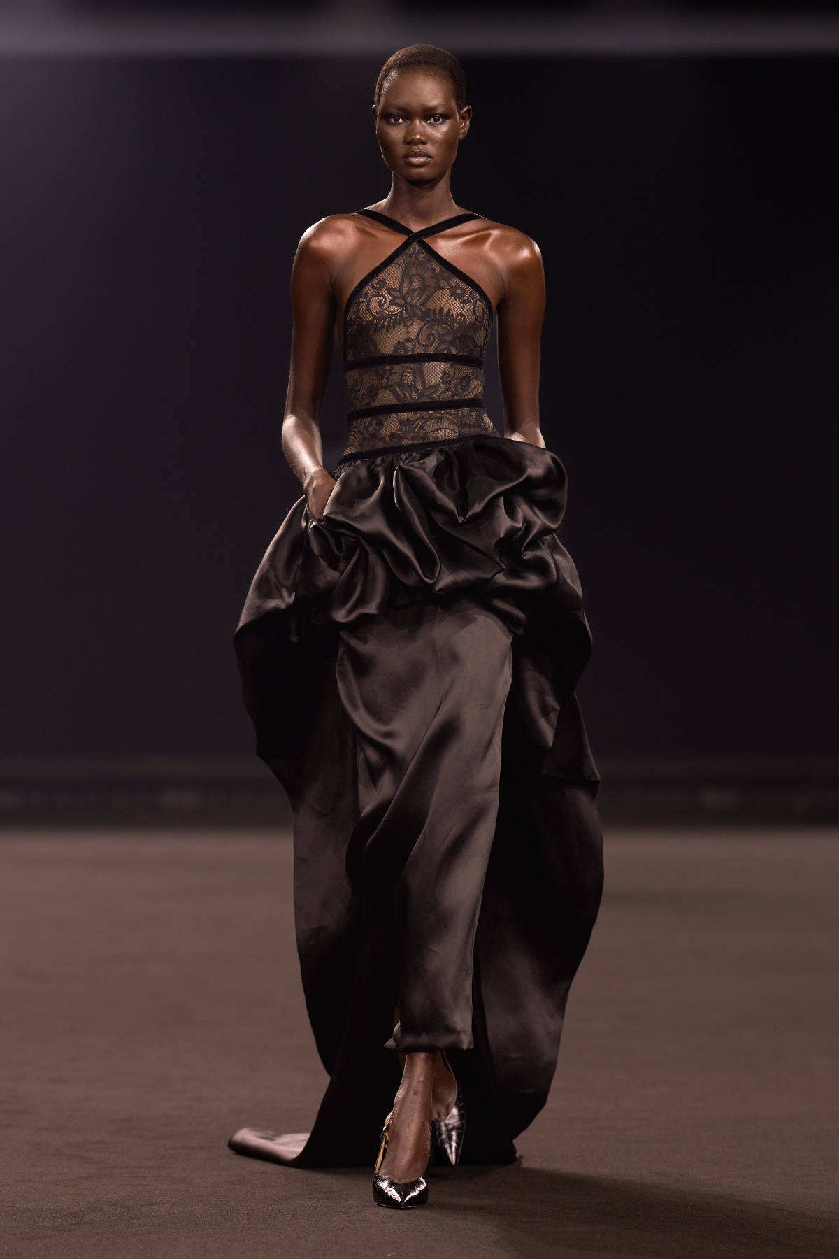 Elie Saab FW26-27 Midnight in Manhattan sculptural tailoring and cinematic gowns runway