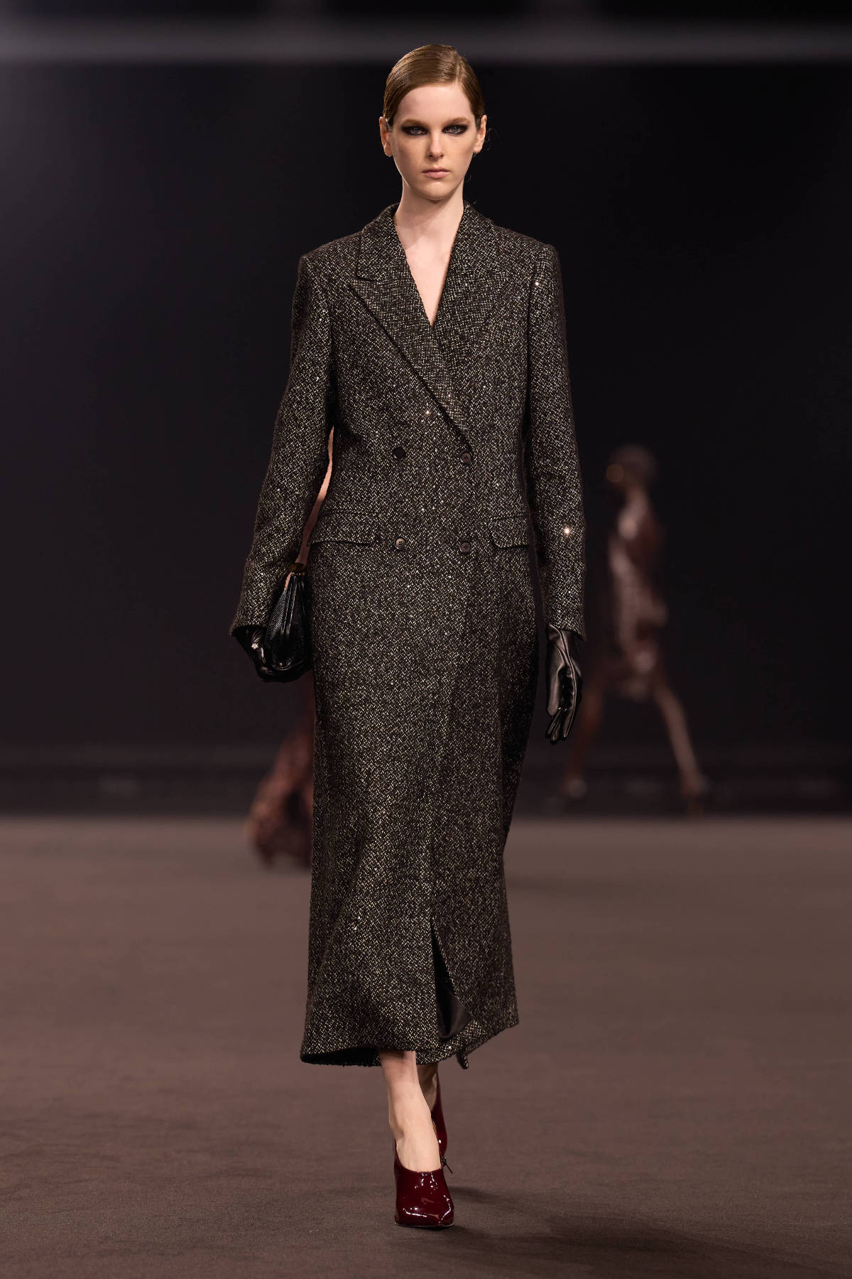 Elie Saab FW26-27 Midnight in Manhattan sculptural tailoring and cinematic gowns runway