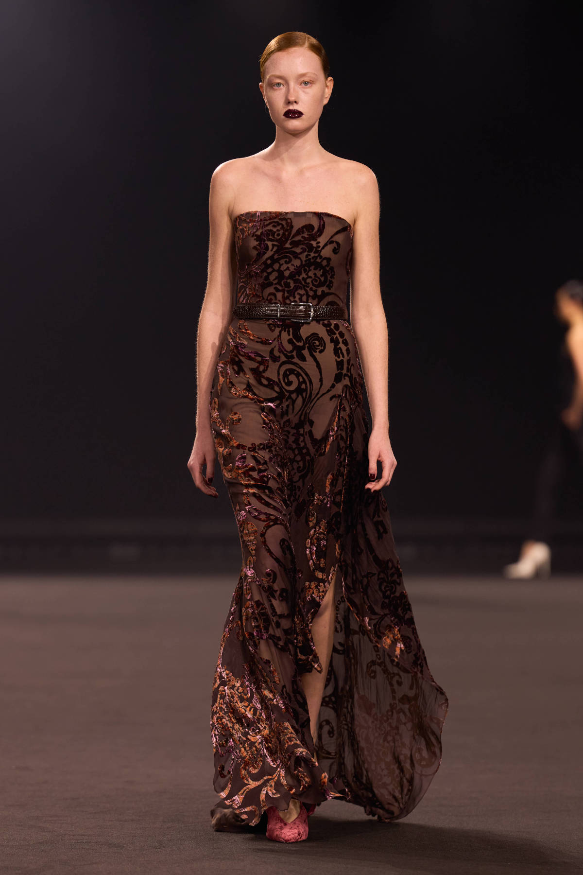Elie Saab FW26-27 Midnight in Manhattan sculptural tailoring and cinematic gowns runway