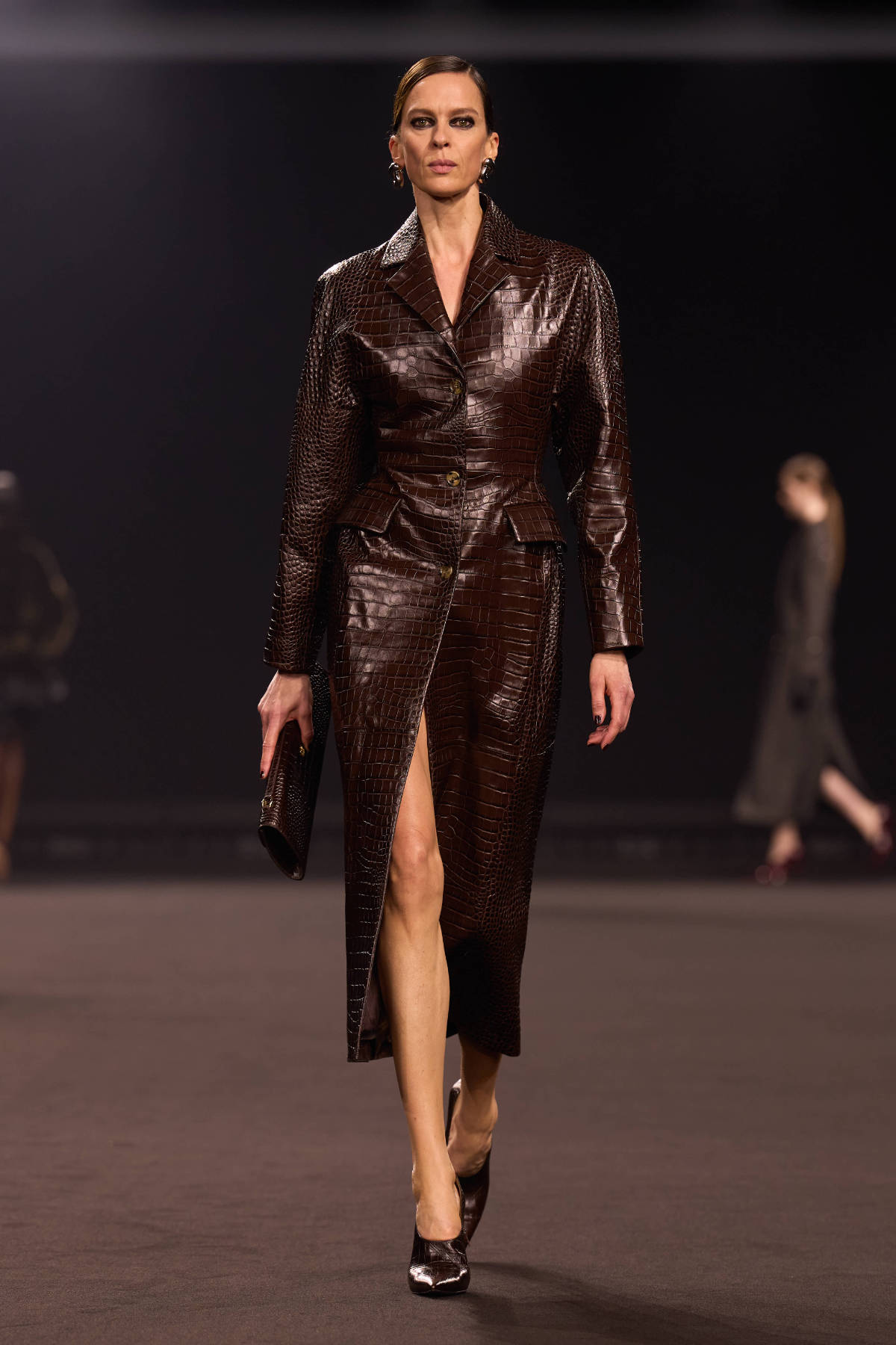 Elie Saab FW26-27 Midnight in Manhattan sculptural tailoring and cinematic gowns runway