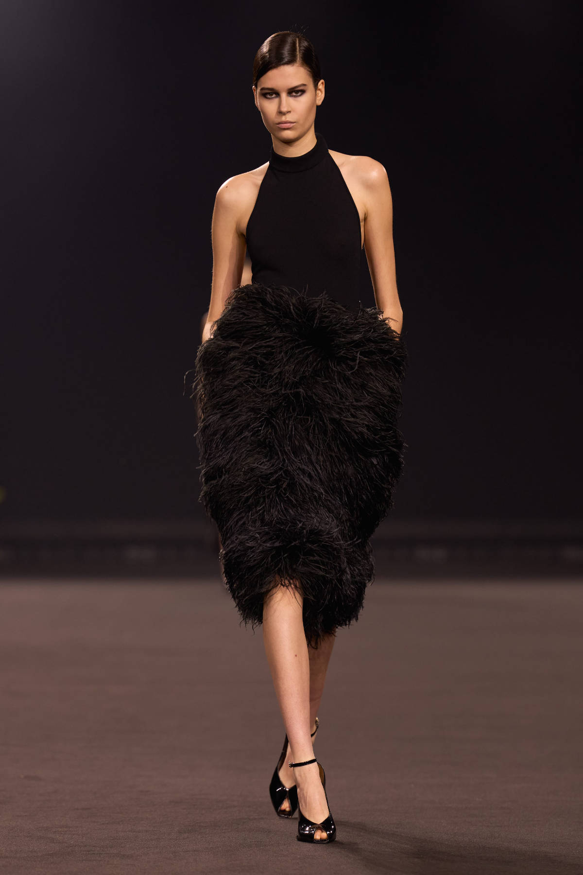 Elie Saab FW26-27 Midnight in Manhattan sculptural tailoring and cinematic gowns runway