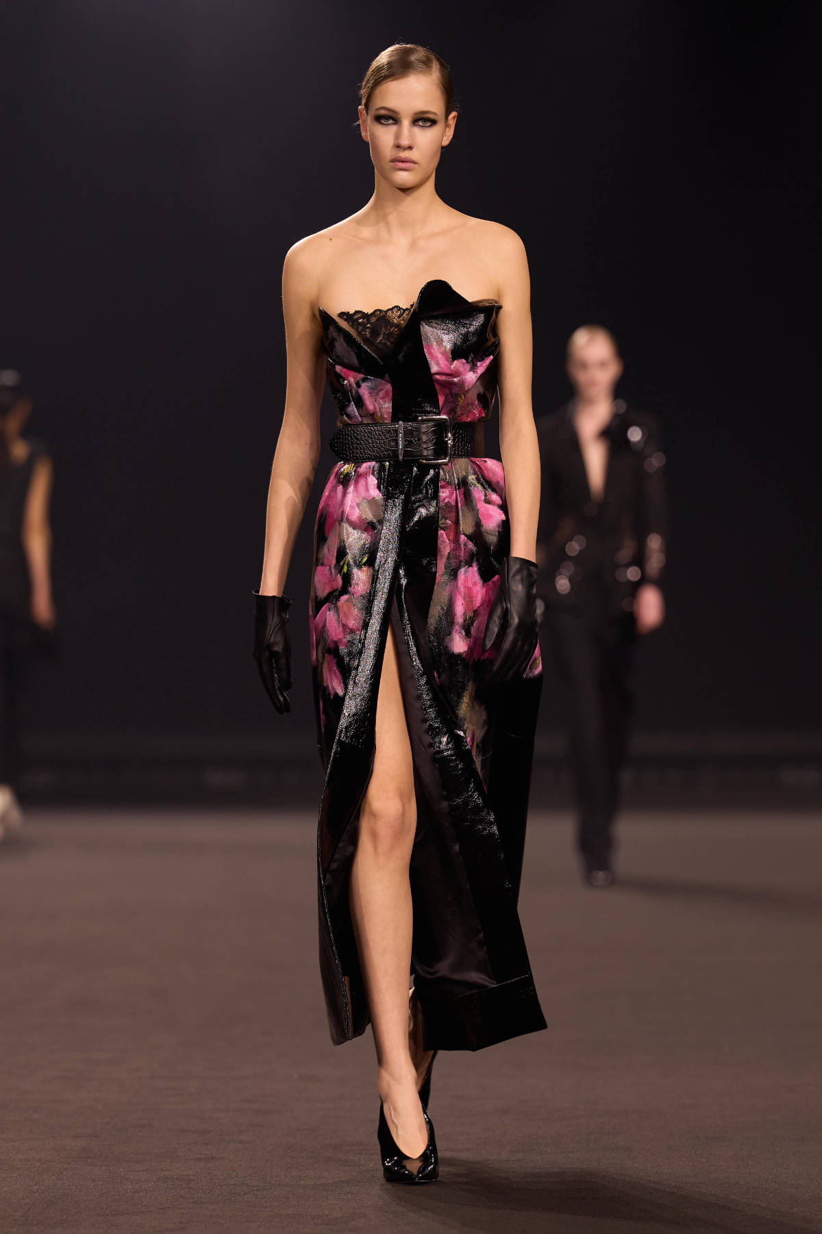 Elie Saab FW26-27 Midnight in Manhattan sculptural tailoring and cinematic gowns runway