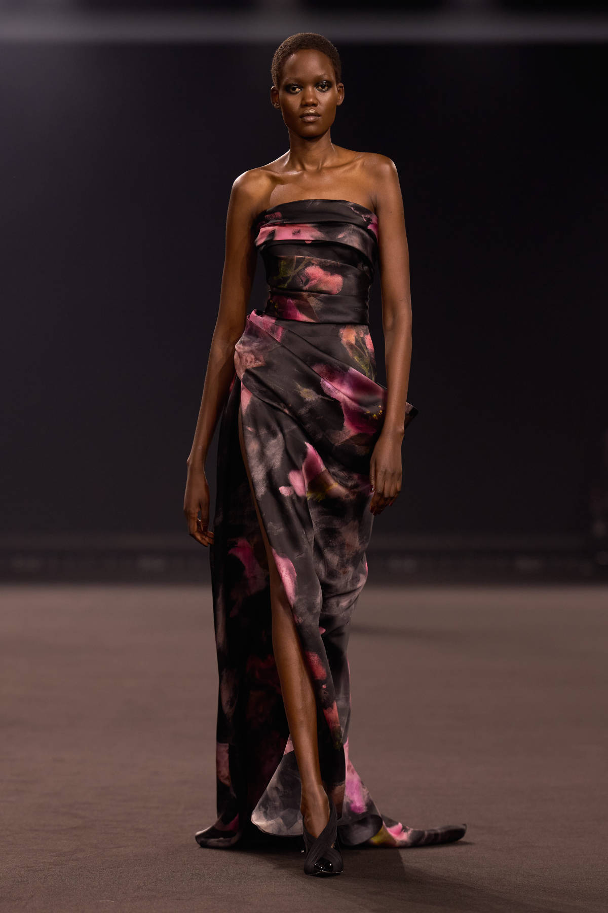 Elie Saab FW26-27 Midnight in Manhattan sculptural tailoring and cinematic gowns runway