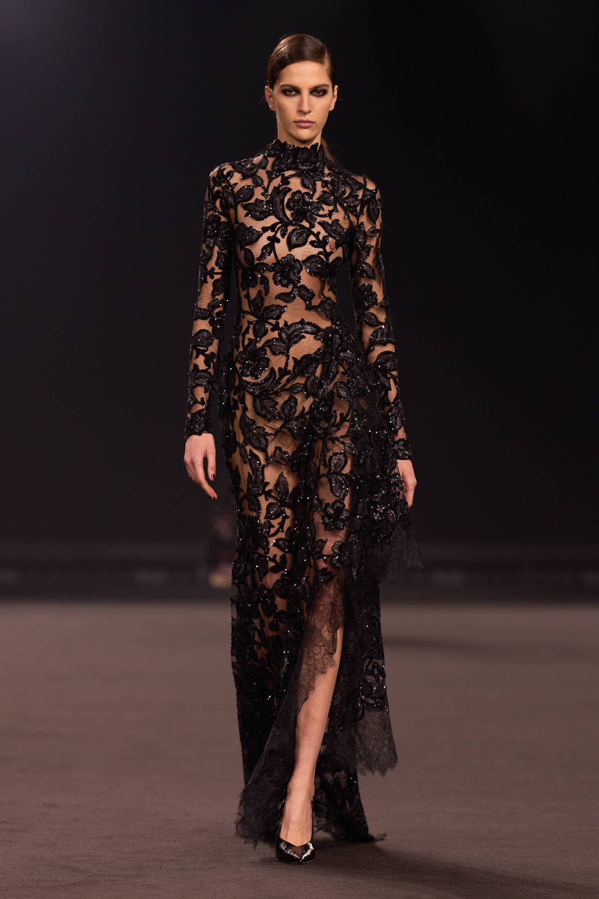 Elie Saab FW26-27 Midnight in Manhattan sculptural tailoring and cinematic gowns runway