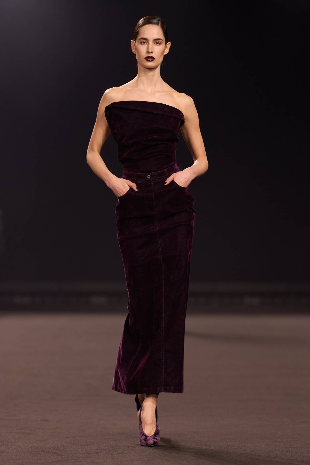 Elie Saab FW26-27 Midnight in Manhattan sculptural tailoring and cinematic gowns runway
