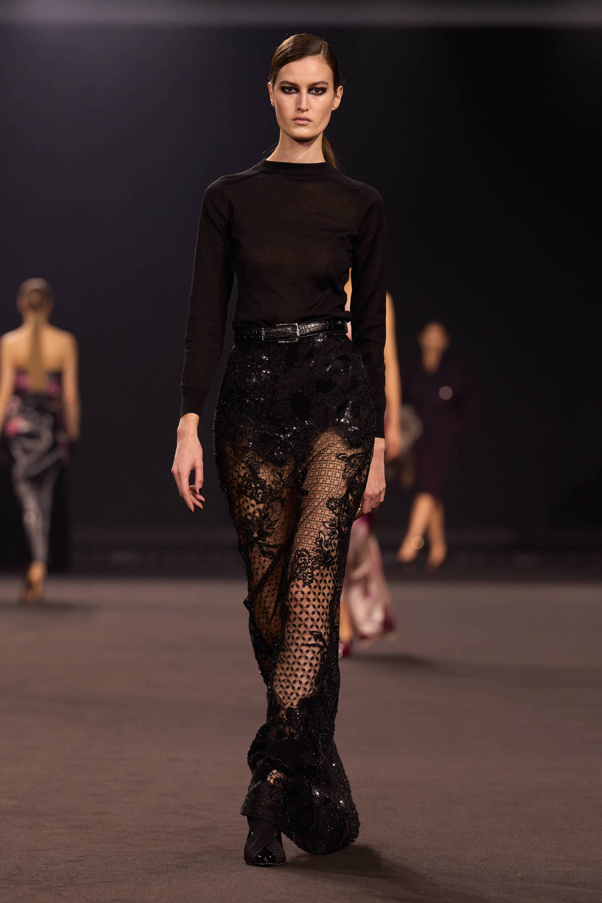 Elie Saab FW26-27 Midnight in Manhattan sculptural tailoring and cinematic gowns runway