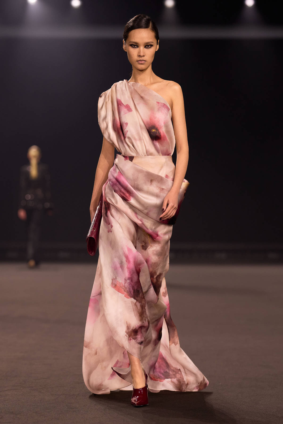 Elie Saab FW26-27 Midnight in Manhattan sculptural tailoring and cinematic gowns runway