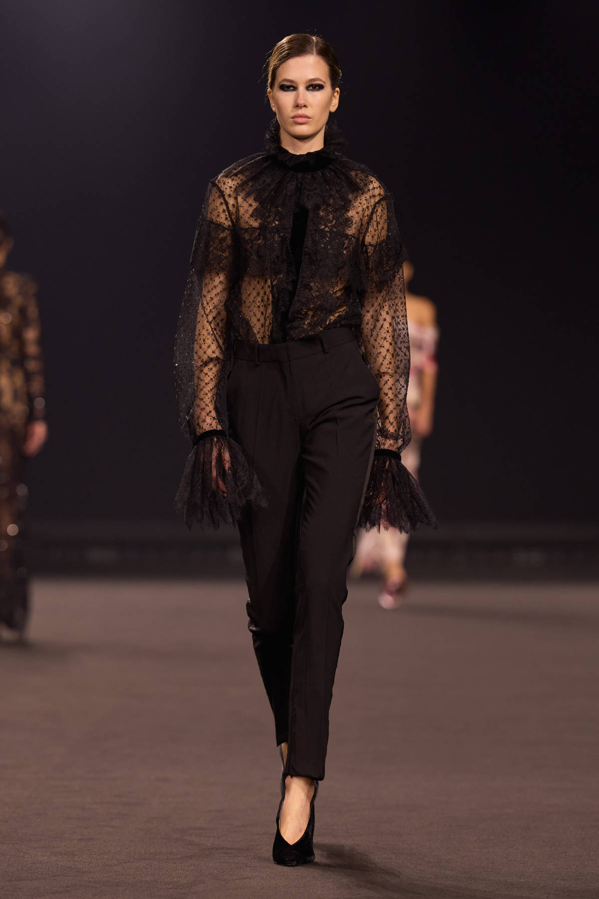 Elie Saab FW26-27 Midnight in Manhattan sculptural tailoring and cinematic gowns runway