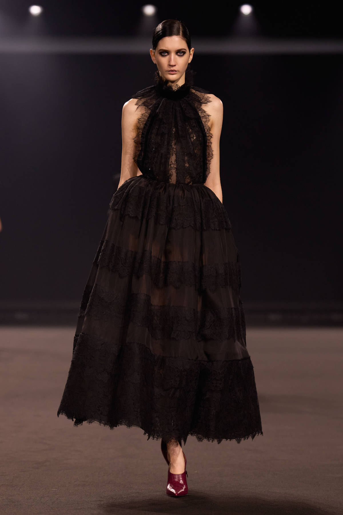 Elie Saab FW26-27 Midnight in Manhattan sculptural tailoring and cinematic gowns runway