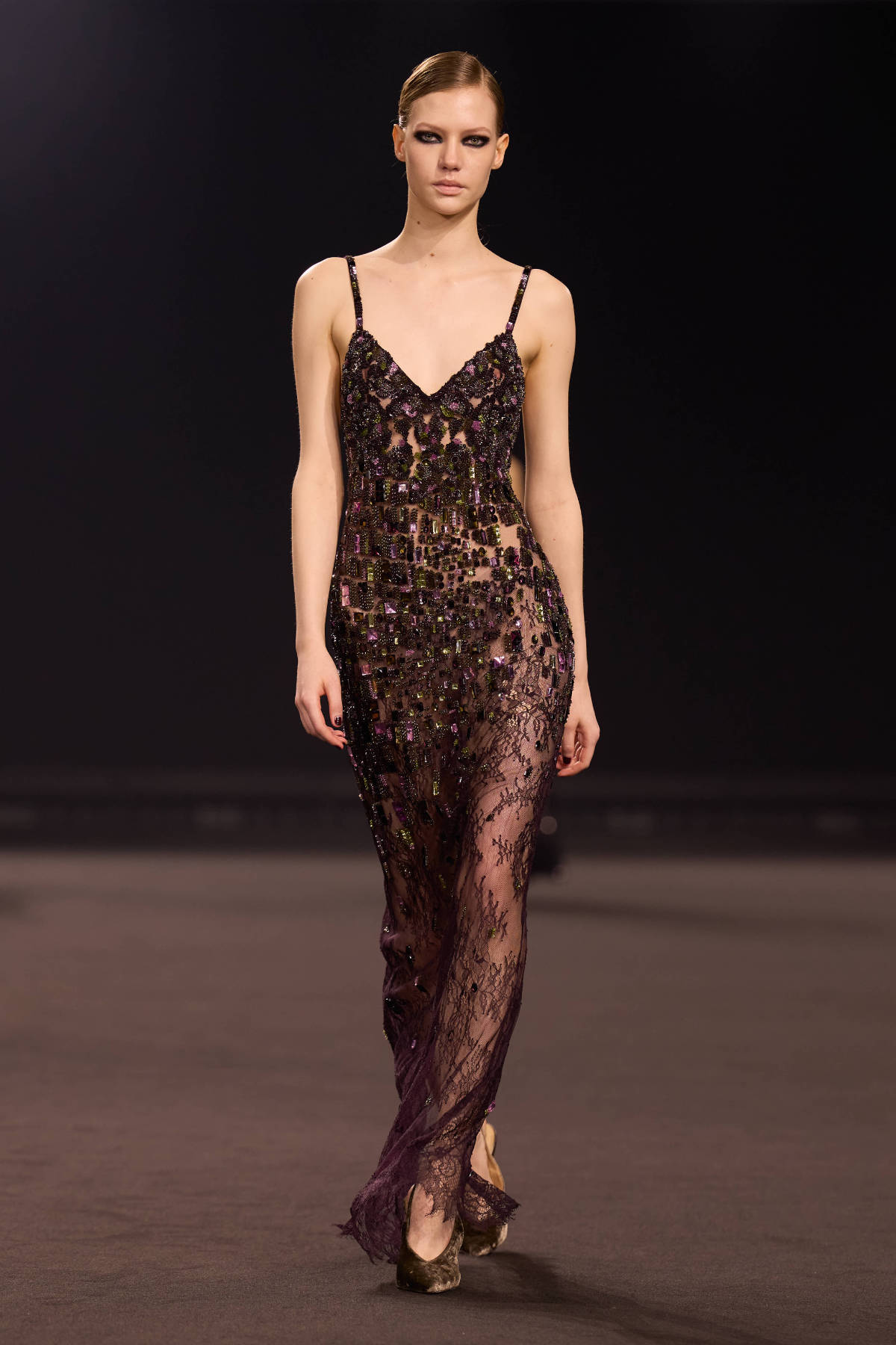 Elie Saab FW26-27 Midnight in Manhattan sculptural tailoring and cinematic gowns runway