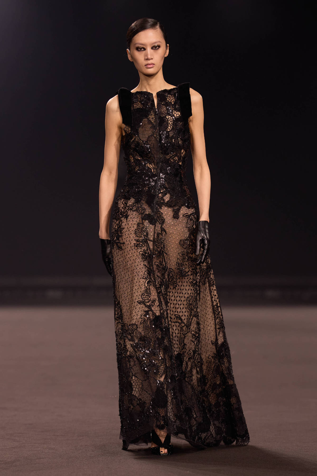 Elie Saab FW26-27 Midnight in Manhattan sculptural tailoring and cinematic gowns runway