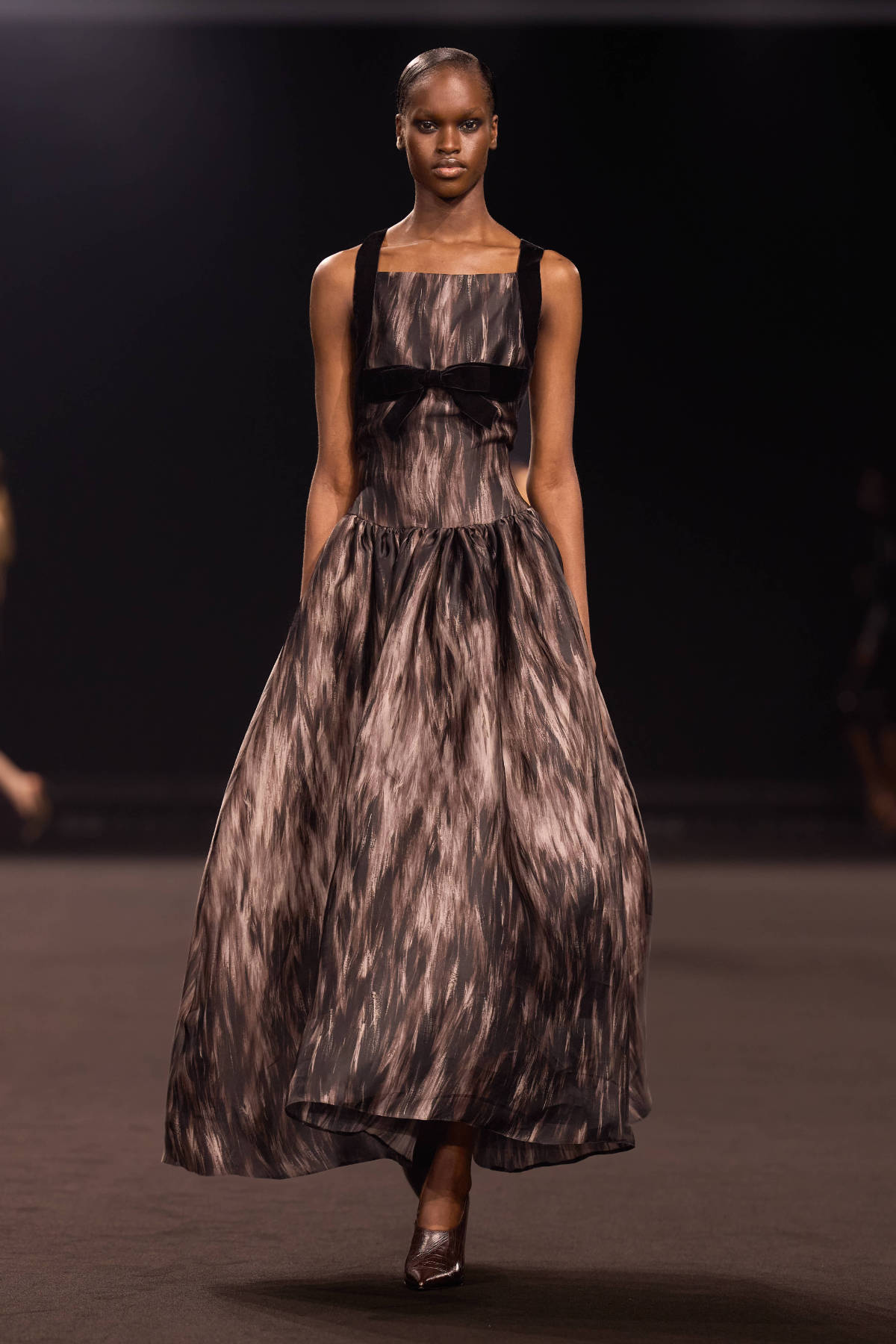Elie Saab FW26-27 Midnight in Manhattan sculptural tailoring and cinematic gowns runway