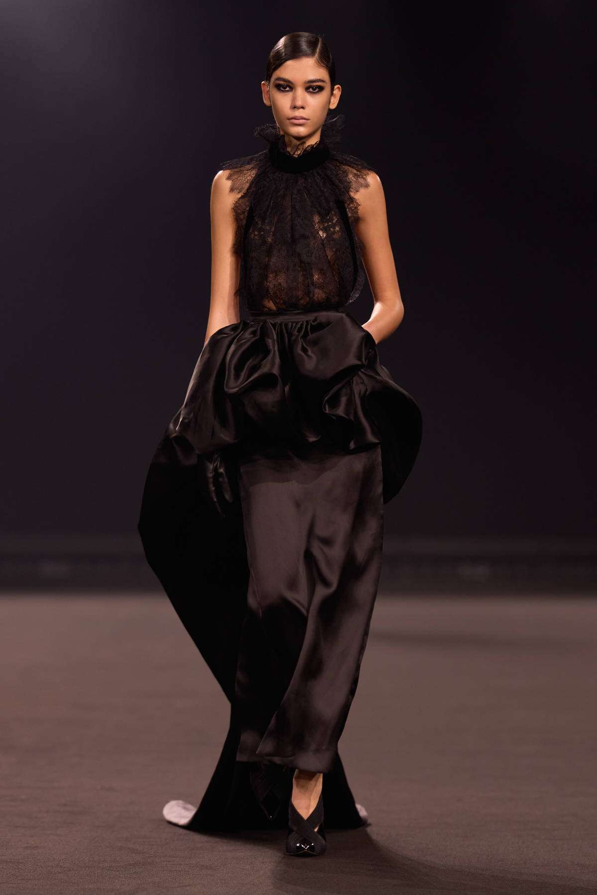 Elie Saab FW26-27 Midnight in Manhattan sculptural tailoring and cinematic gowns runway