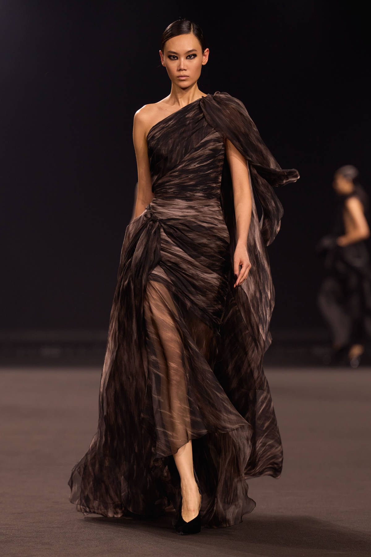 Elie Saab FW26-27 Midnight in Manhattan sculptural tailoring and cinematic gowns runway