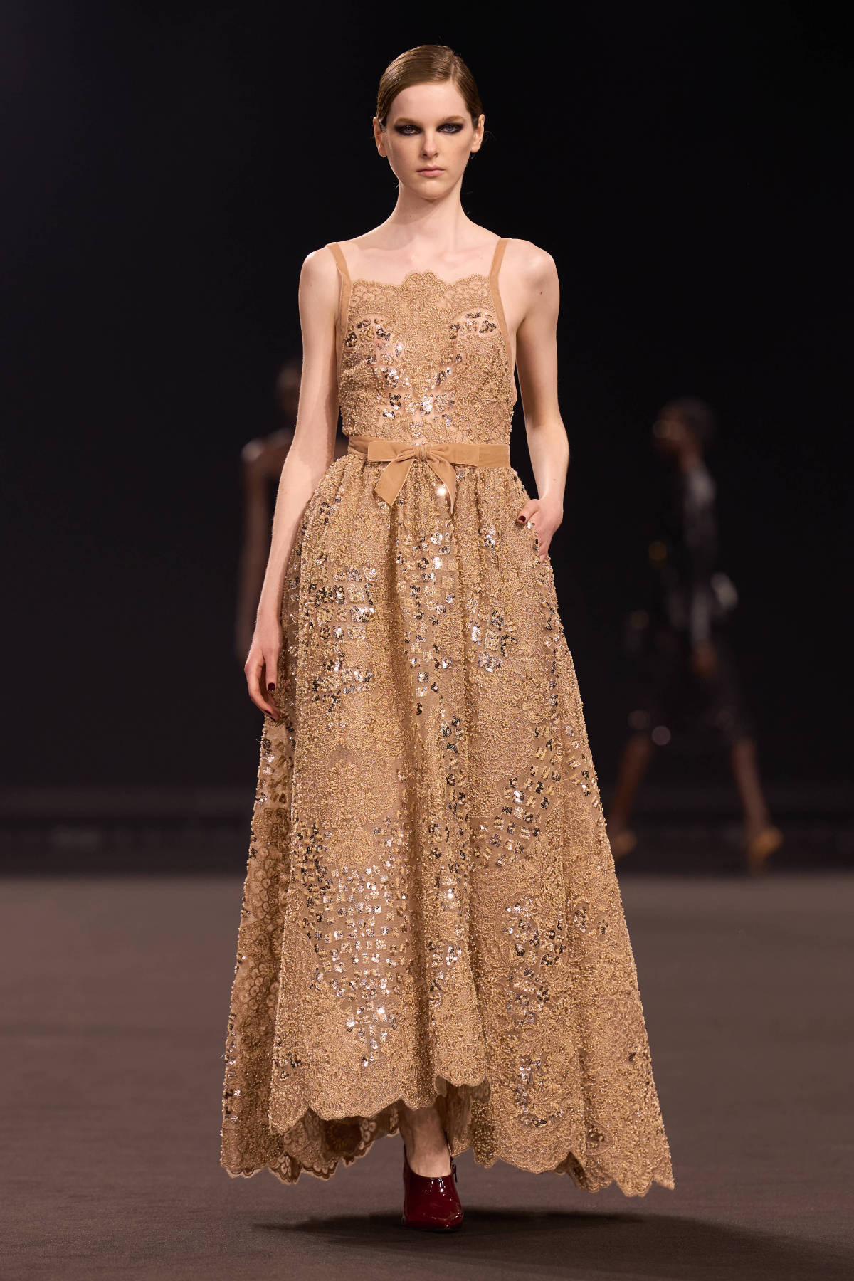 Elie Saab FW26-27 Midnight in Manhattan sculptural tailoring and cinematic gowns runway