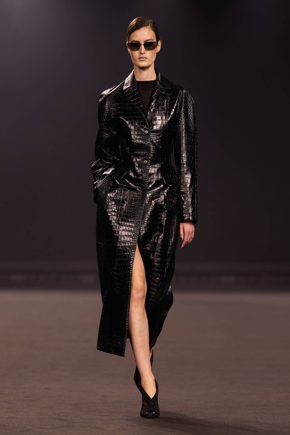 Elie Saab FW26-27 Midnight in Manhattan sculptural tailoring and cinematic gowns runway