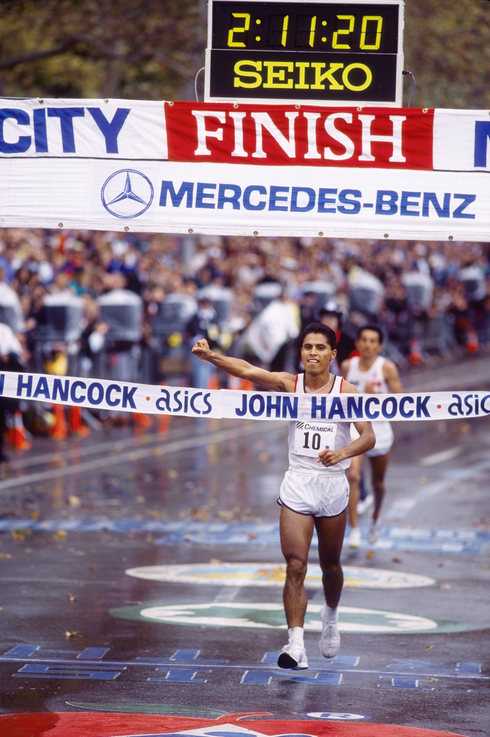 German Silva breaking the tape at the 1994 New York City Marathon