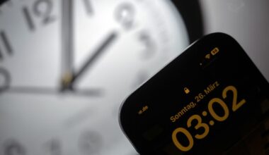 Daylight saving time: Do we gain or lose an hour?