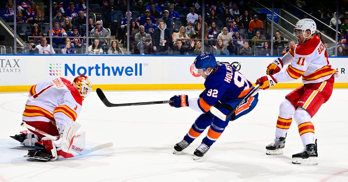Holmstrom scores 2 as Islanders race to an early lead, hold on to beat Flames 3-2