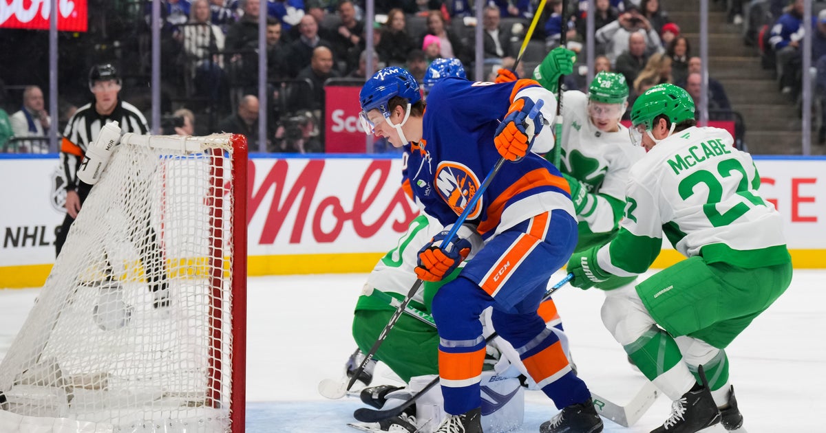 Ritchie has early power-play goal, assist as Islanders top Maple Leafs 3-1