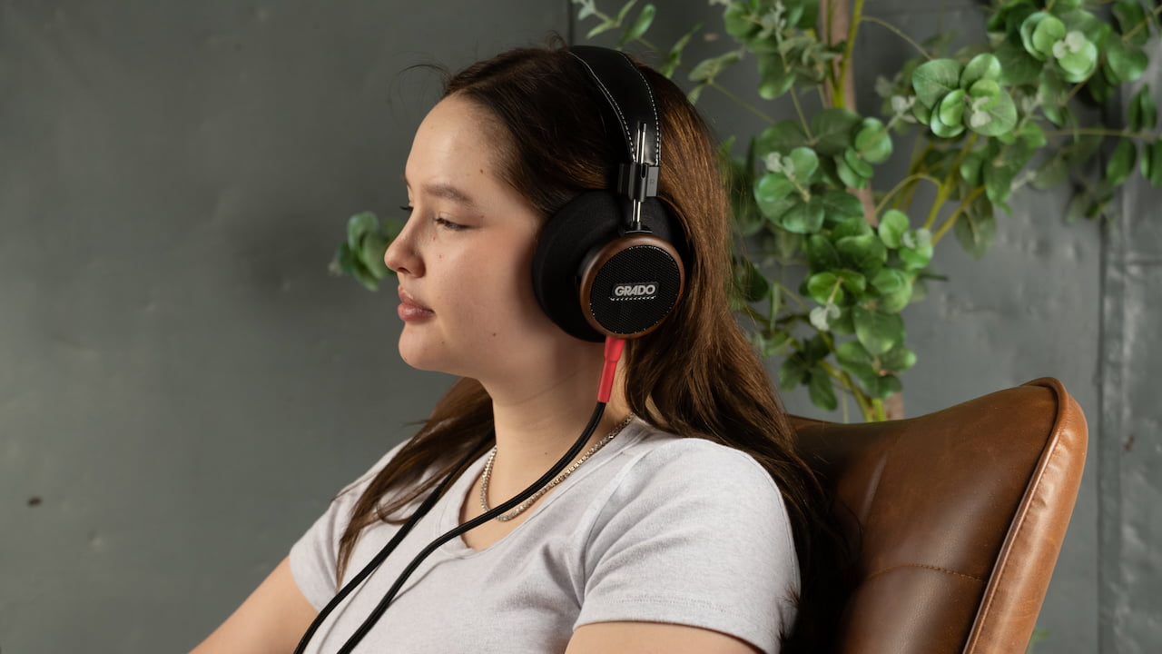 Grado Labs Signature S550 Open-back Headphones Lifestyle Woman