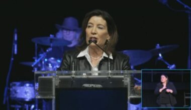 Hochul, union leaders rally in support of changes to Tier 6